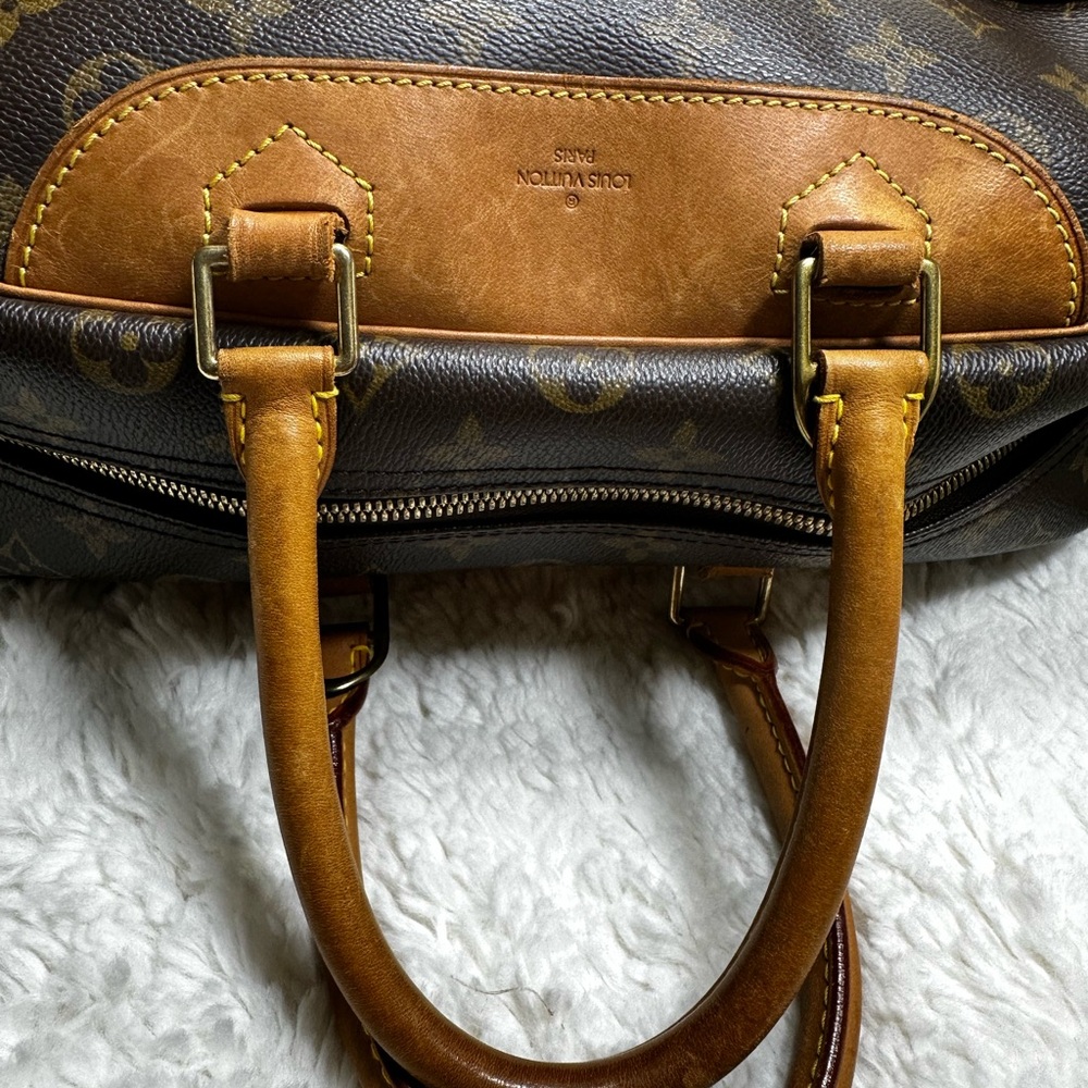 Louis Vuitton Deauville Monogram Handbag - Picture 10 of 16